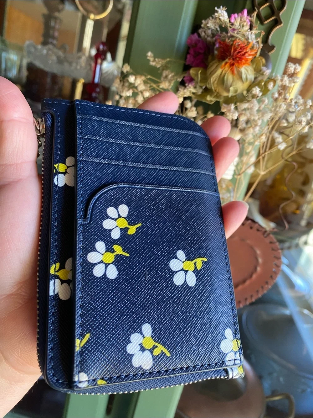 NWOT- Kate Spade ♠️ Daisy Toss Medium Card Holder